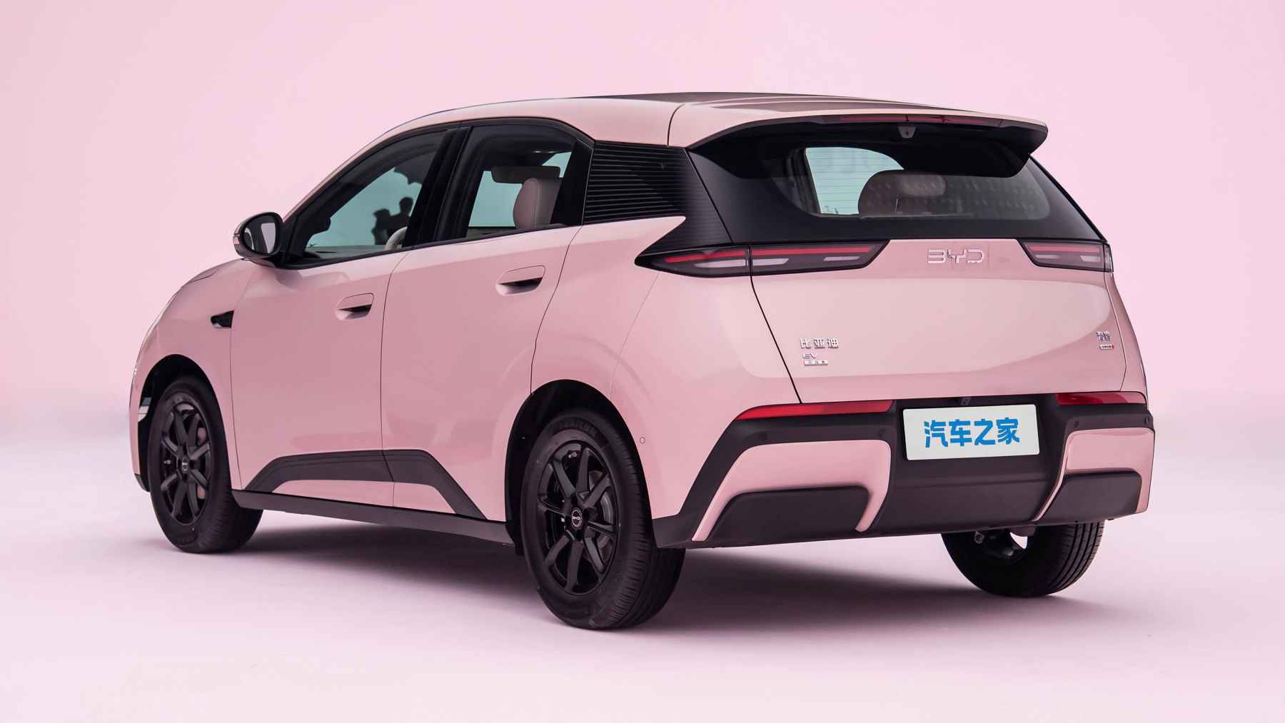 El nuevo BYD Dolphin Surf ahora es más grande, con 5 plazas, tracción trasera y maletero delante. Lo queremos ver en Europa ya