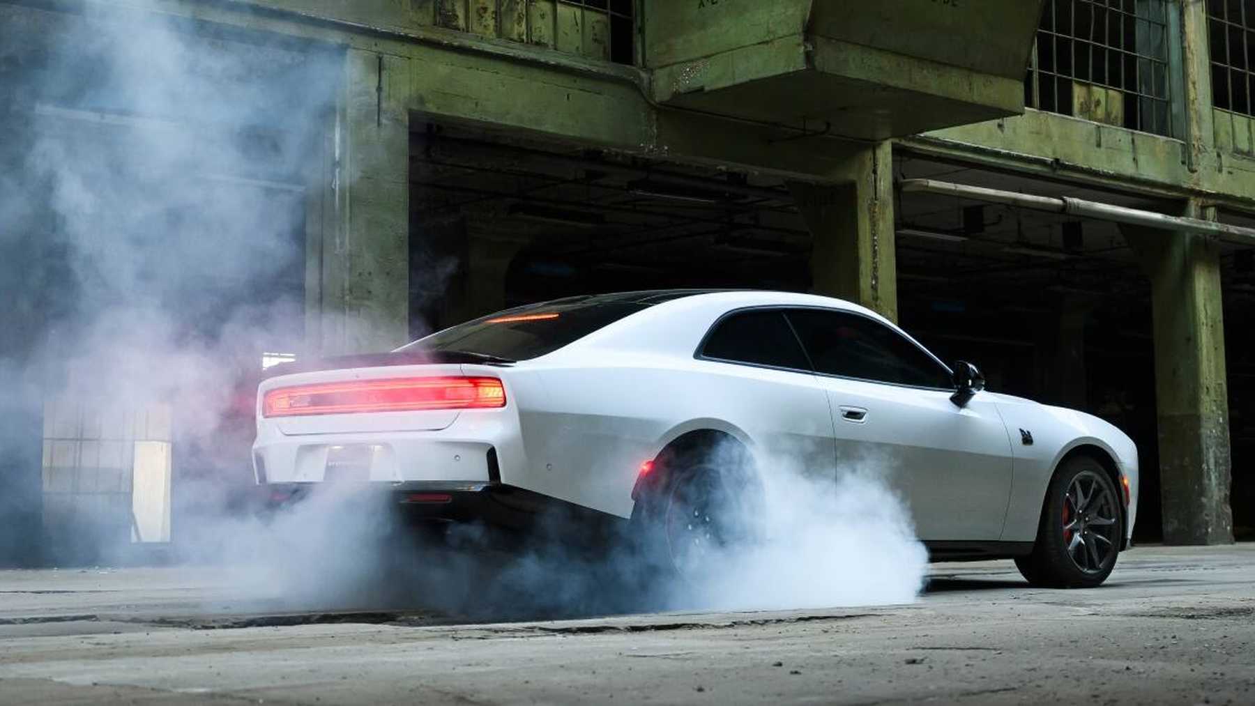 Al Ford Mustang le ha salido el único rival que le podría hacer sombra en Europa: el Dodge Charger con hasta 670 CV y motor V6 «SIXPACK» ahora a la venta también en España