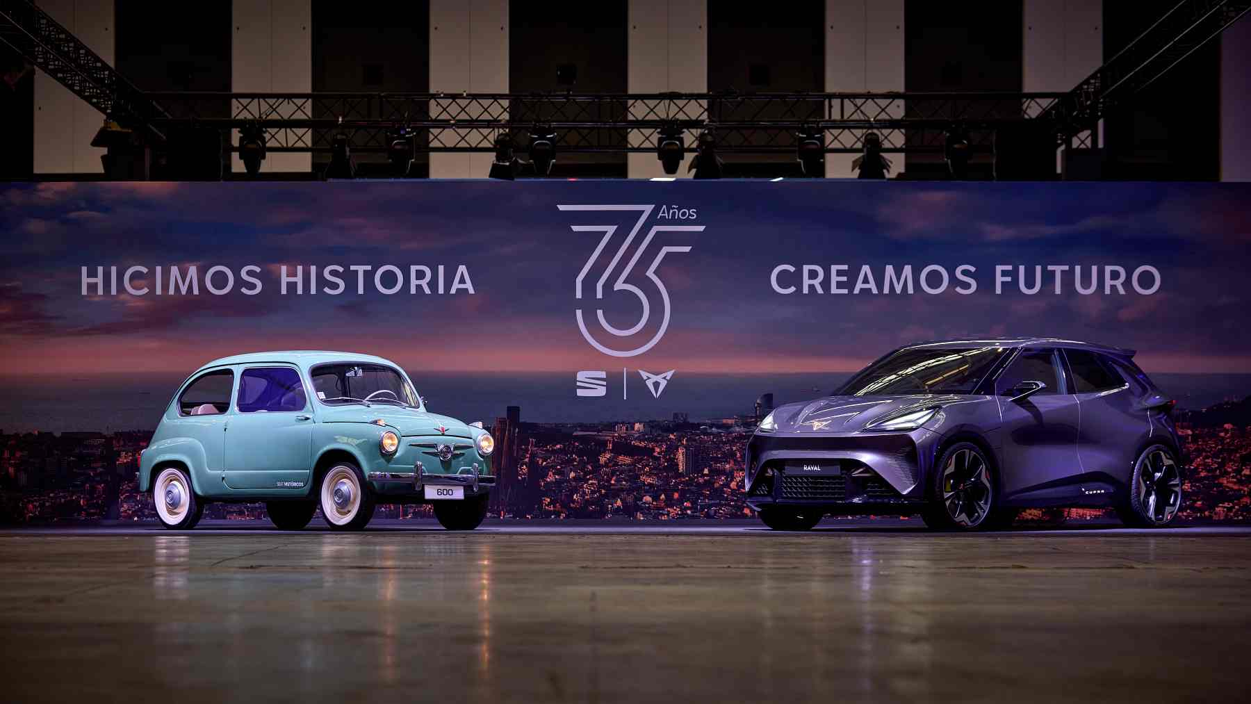 Seat 600 y Cupra Raval en aniversario de Seat S.A.