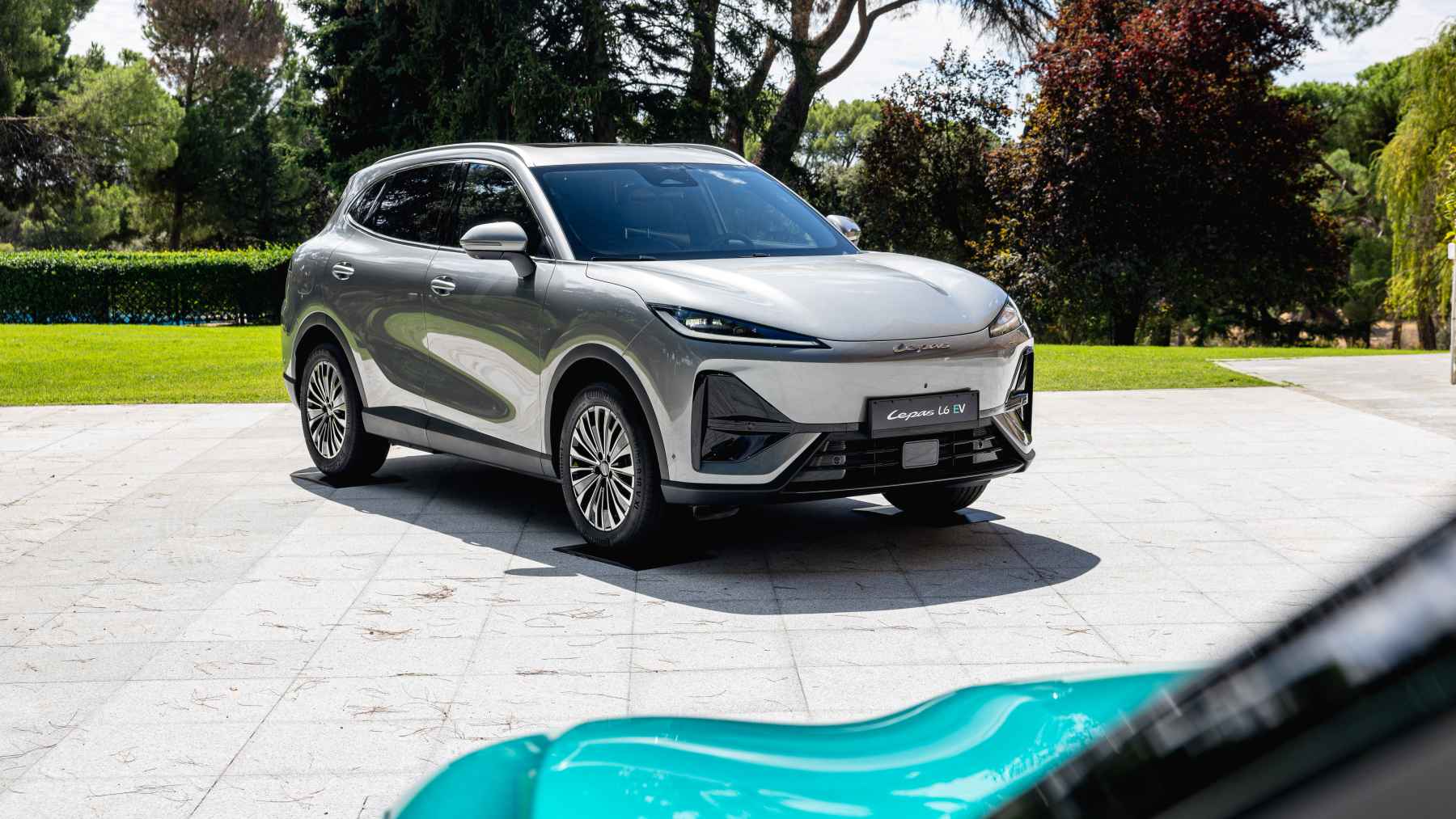 El SUV eléctrico con frontal de Jaguar y trasera de Porsche que con 450 km de autonomía podría costar 28.000 € con ayudas: así es el LEPAS L6 EV y estos son todos sus detalles