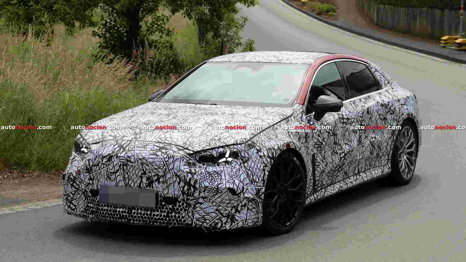 El Mercedes AMG Clase C eléctrico aparece de nuevo para poner al BMW i3 M a temblar: alerón trasero de aerodinámica activa, imagen más agresiva y que promete ser más potente que el CLA AMG de 670 CV