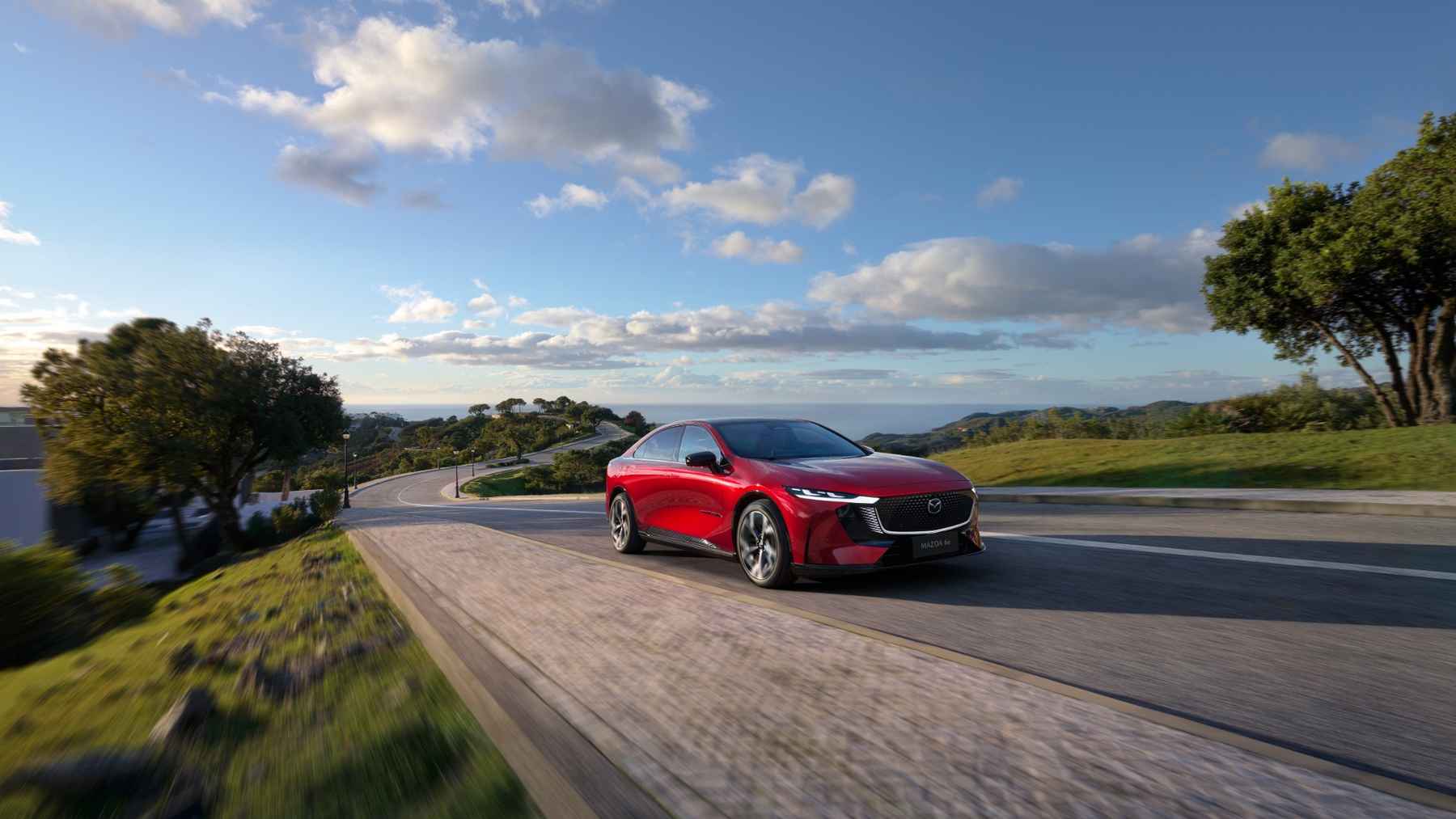 El Mazda 6e se defiende del azote de las marcas chinas con una actualización que lo coloca entre los más capaces del segmento: 560 km de autonomía, más potencia de carga y dinámica de conducción mejorada… ya hay precio