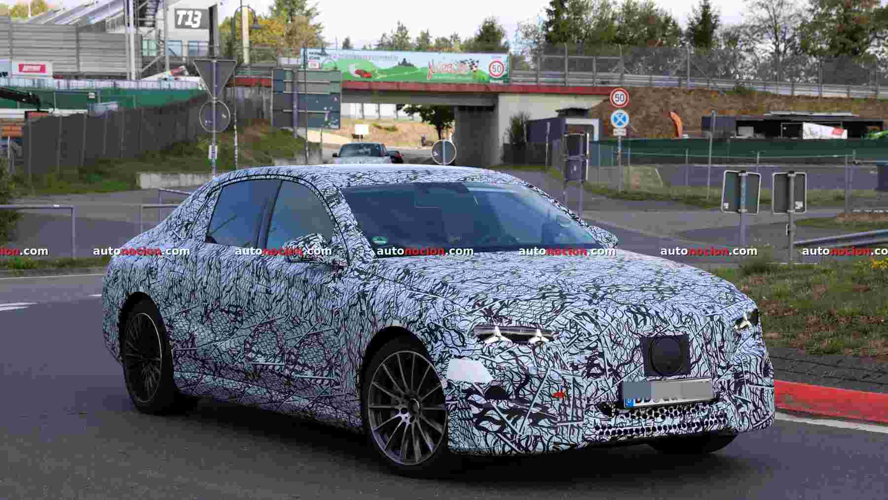 Hemos pillado la nueva generación del Mercedes Clase E Eléctrico: adiós al EQE, versiones de tracción total con dos motores y todo apunta a los 1.000 km de autonomía