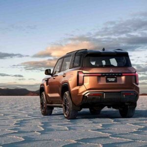 Mitsubishi Montero Trasera estático