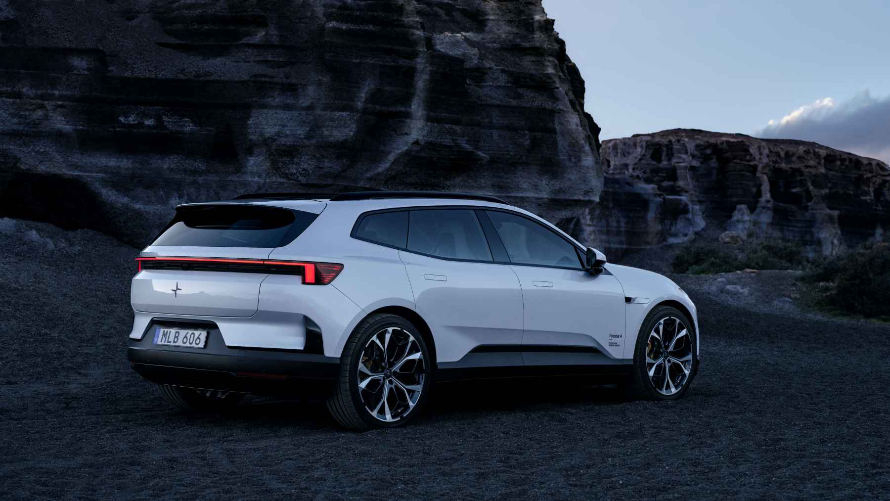 Polestar 4 SUV: la mejor manera de hacer un familiar espectacular sobre la base de lo que vendías como un coupé y decir que es un SUV porque vende mejor