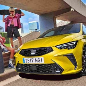 último modelo de seat en amarillo
