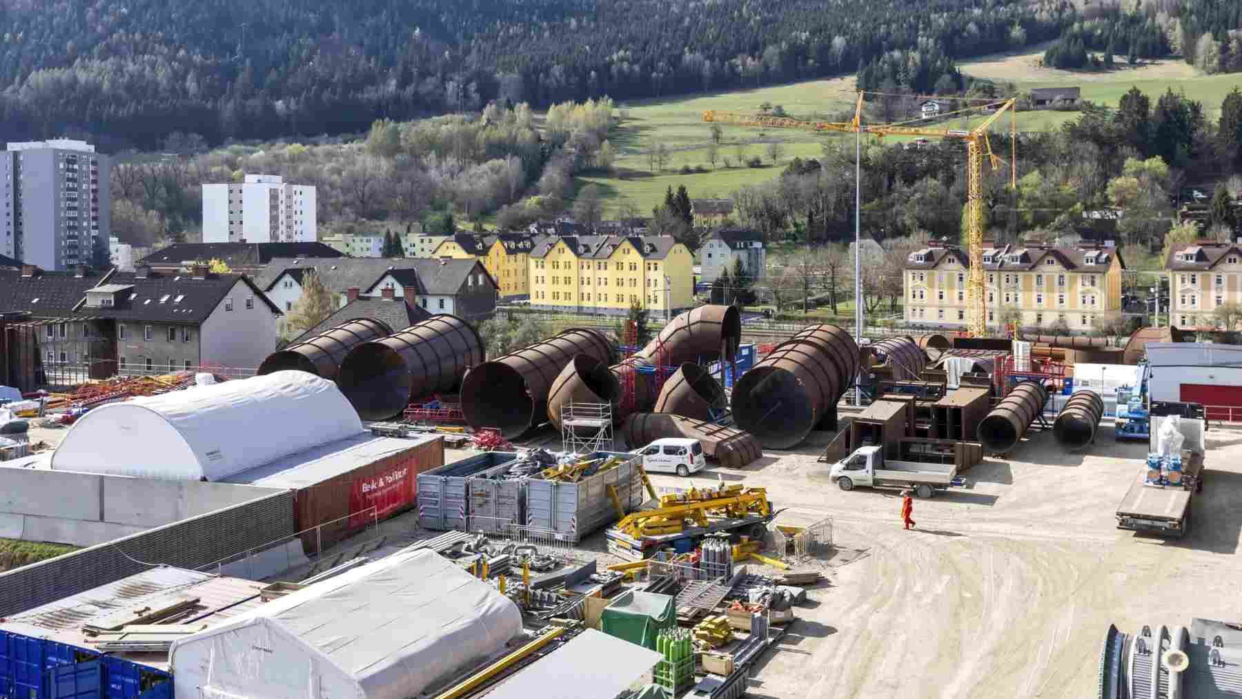Esta obra sería capaz de tragarse un campo de fútbol casi 20 metros bajo tierra: Europa ya presume de un horno eléctrico de acero que alcanza 15.000ºC y reducirá hasta 4 millones de toneladas de CO2 al año