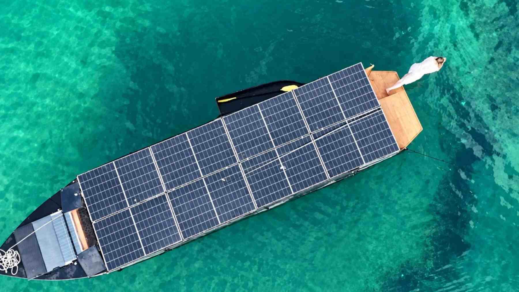 5.500 kilómetros sin una gota de combustible: el barco solar Helios 11 ha cruzado el mar impulsado solo por paneles solares, baterías y un motor eléctrico, demostrando que la navegación limpia es posible