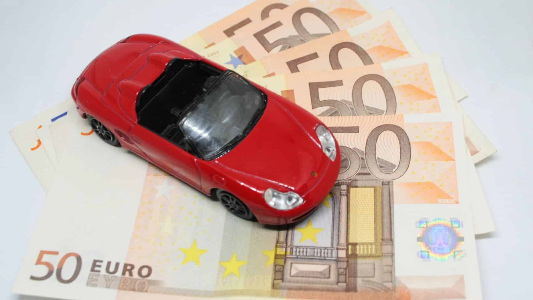 Financiar un coche: cómo se hace, requisitos y en qué fijarte para no pagar de más