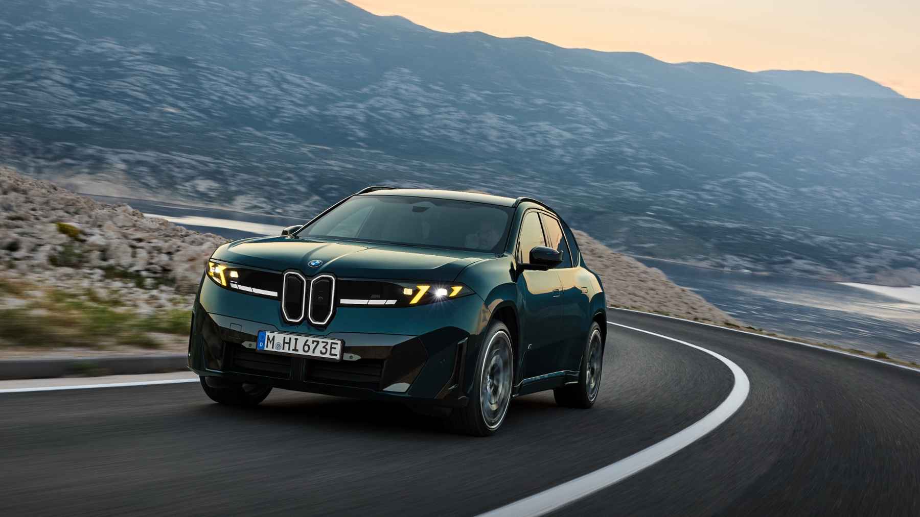 El BMW iX3 M60 xDrive sigue siendo un SUV eléctrico futurista, pero esta versión tiene: 612 CV, 754 km de autonomía y pasa de 0 a 100 en 3,9 segundos