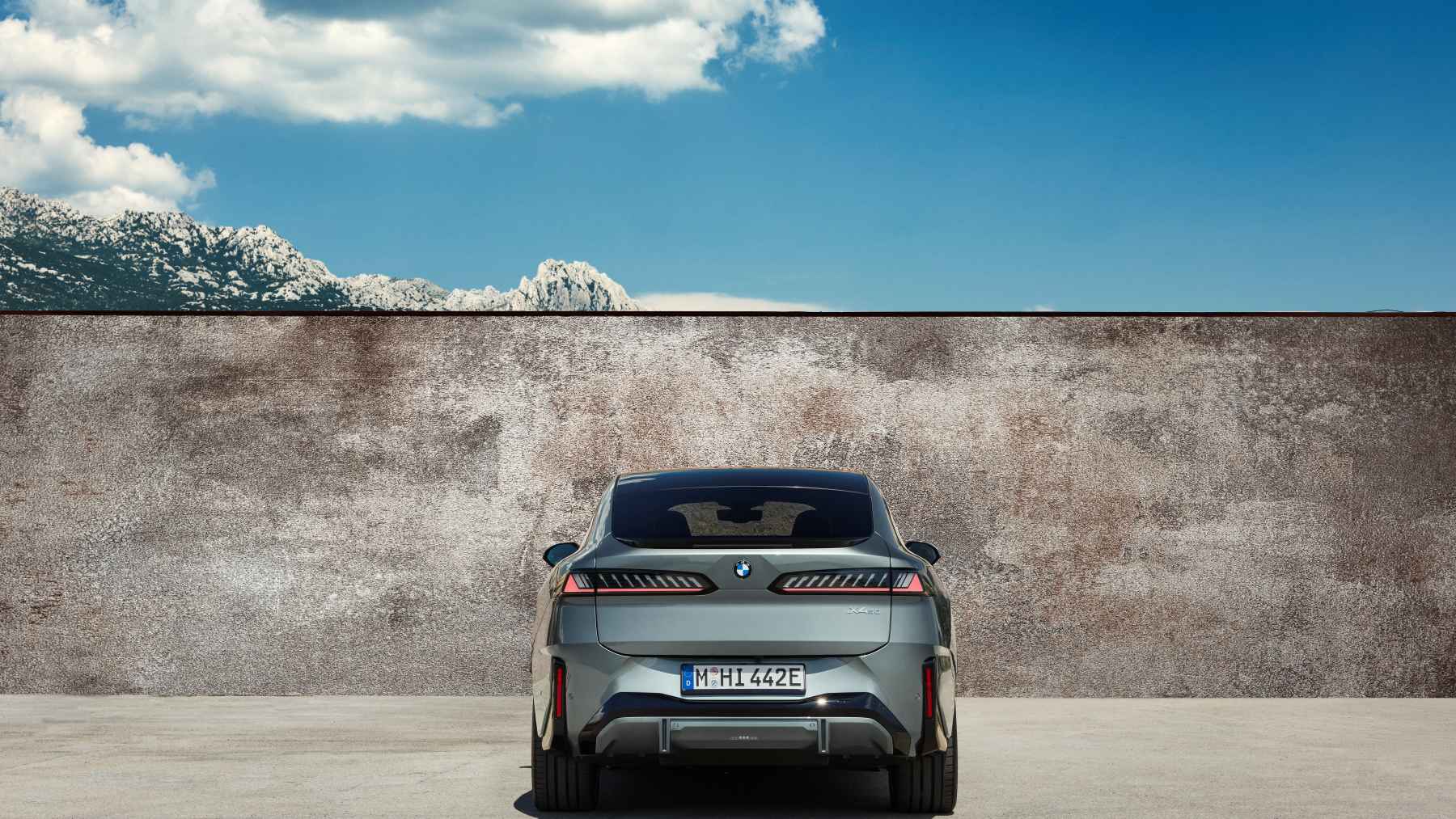 trasera BMW iX4
