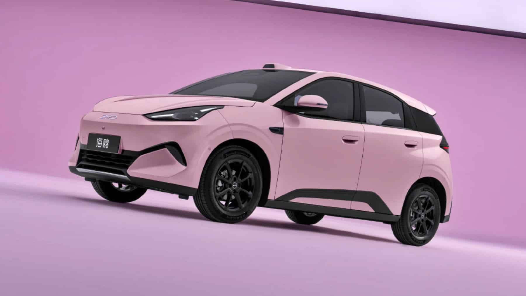 El nuevo BYD Seagull (Dolphin Surf en Europa) se estrena en China y ahora es casi tan grande como un VW Golf, suma tracción trasera y un nuevo frunk: ¿jaque mate Geely E2?