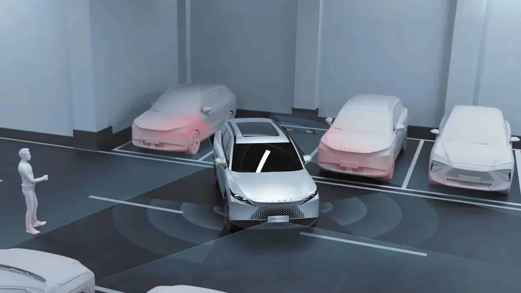 El Omoda 7 estrena un nuevo nivel de equipamiento más lujoso: Premium+ suma aparcamiento autónomo (incluso en remoto), asientos con masaje y ya tiene precio en España