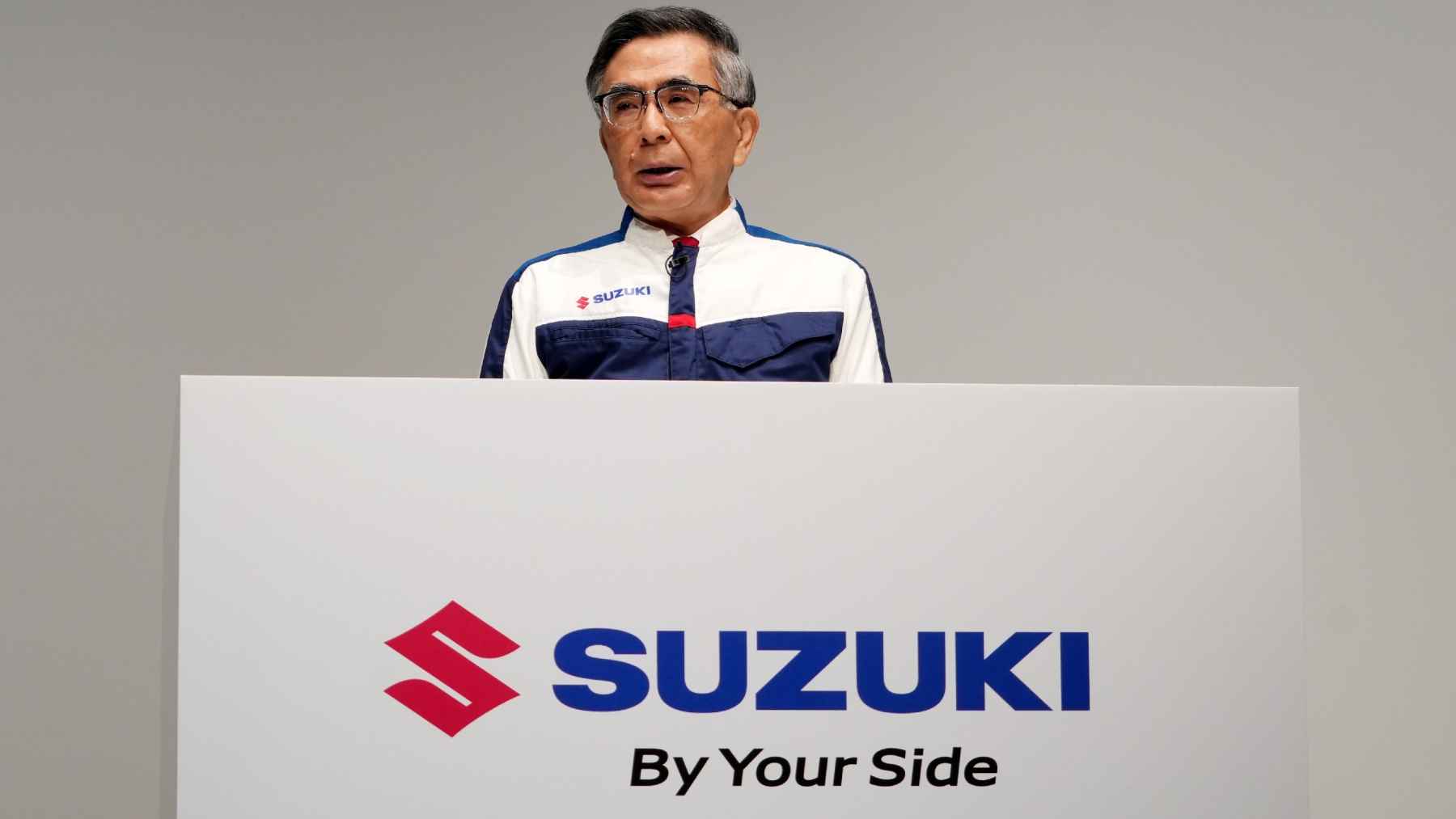 Suzuki tiene un plan tecnológico maestro: híbridos, motores turbo, baterías ajustadas al uso real y biogás obtenido del estiércol de vaca en India