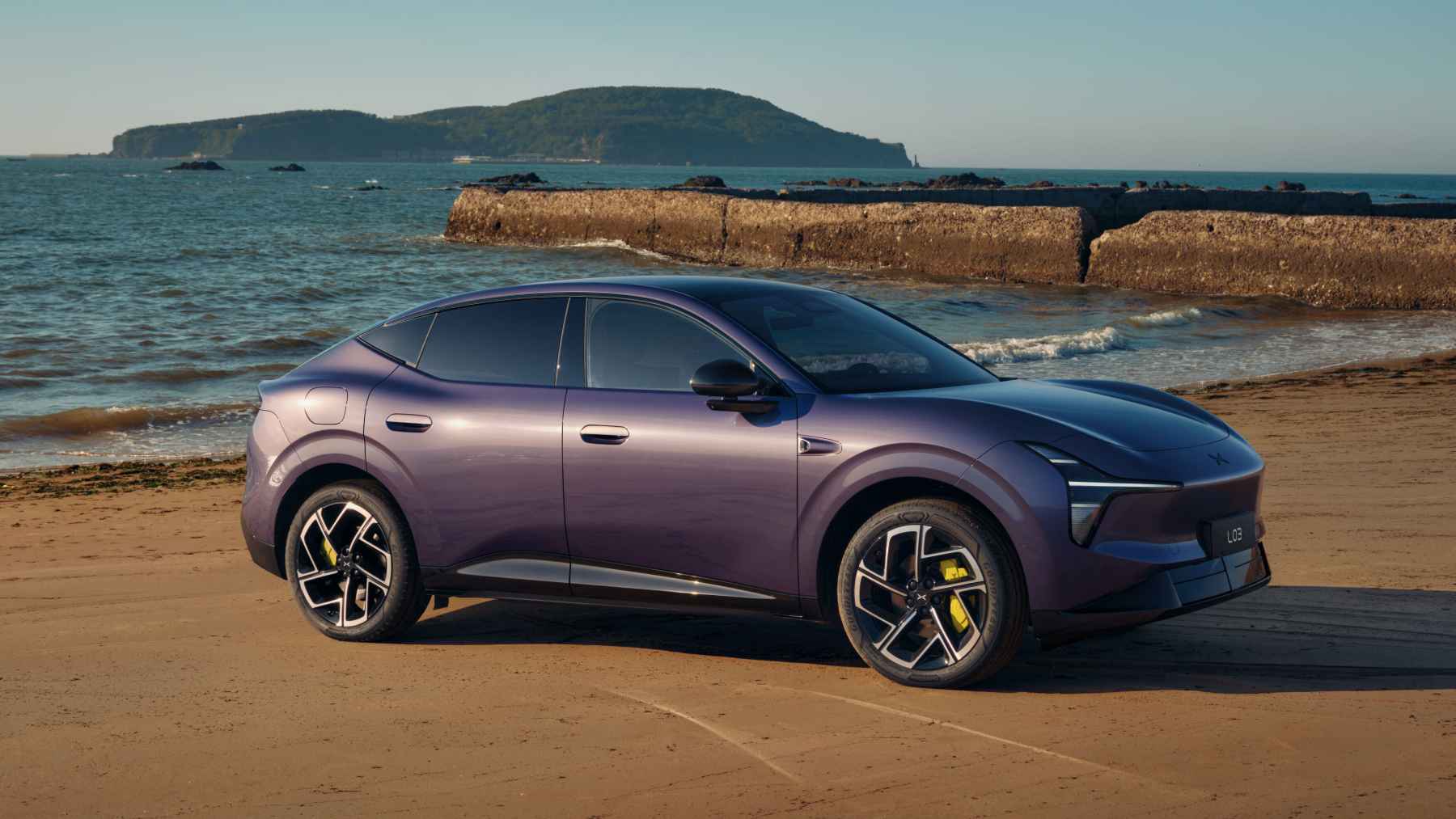 Xpeng, la marca china que le pisa los talones a Tesla, lanza un eléctrico de autonomía extendida diseñado por un ex de Ferrari y capaz de recorrer 1.017 km, 215 en modo EV: llega ultraequipado y con Google integrado, pero tiene un problema