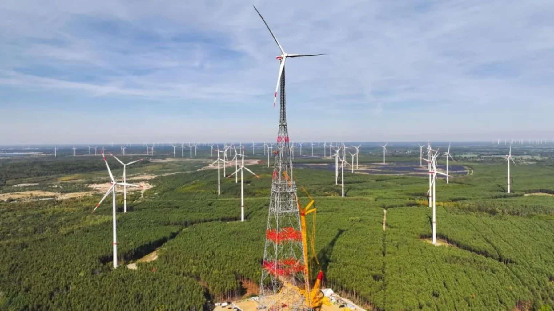 365 metros, 3,8 MW y el doble de viento: Alemania ya tiene la turbina más alta del mundo en Schipkau, y ahora toca comprobar si esa altura se traduce en el doble de electricidad o se queda en una promesa de cálculo
