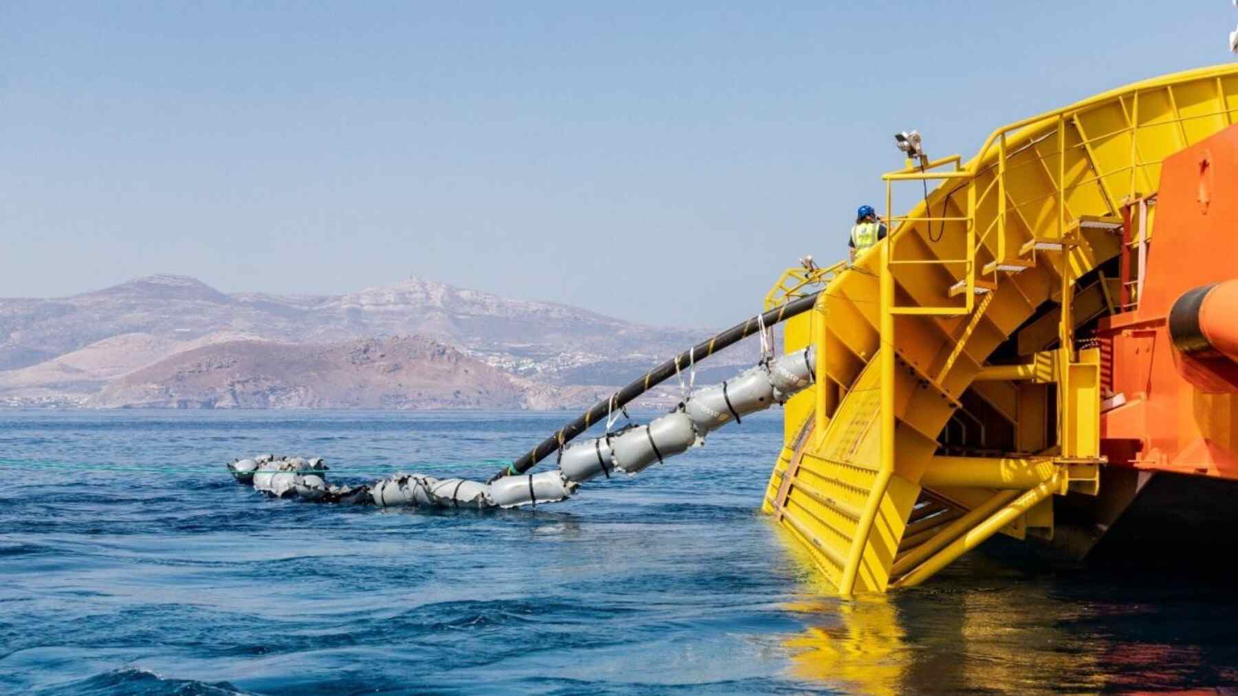 Un cable de 1.900 millones para sacar a Chipre de su aislamiento eléctrico: 898 km submarinos, 3.000 metros de profundidad, 1.000 MW de capacidad y una segunda fase que llegaría hasta Israel