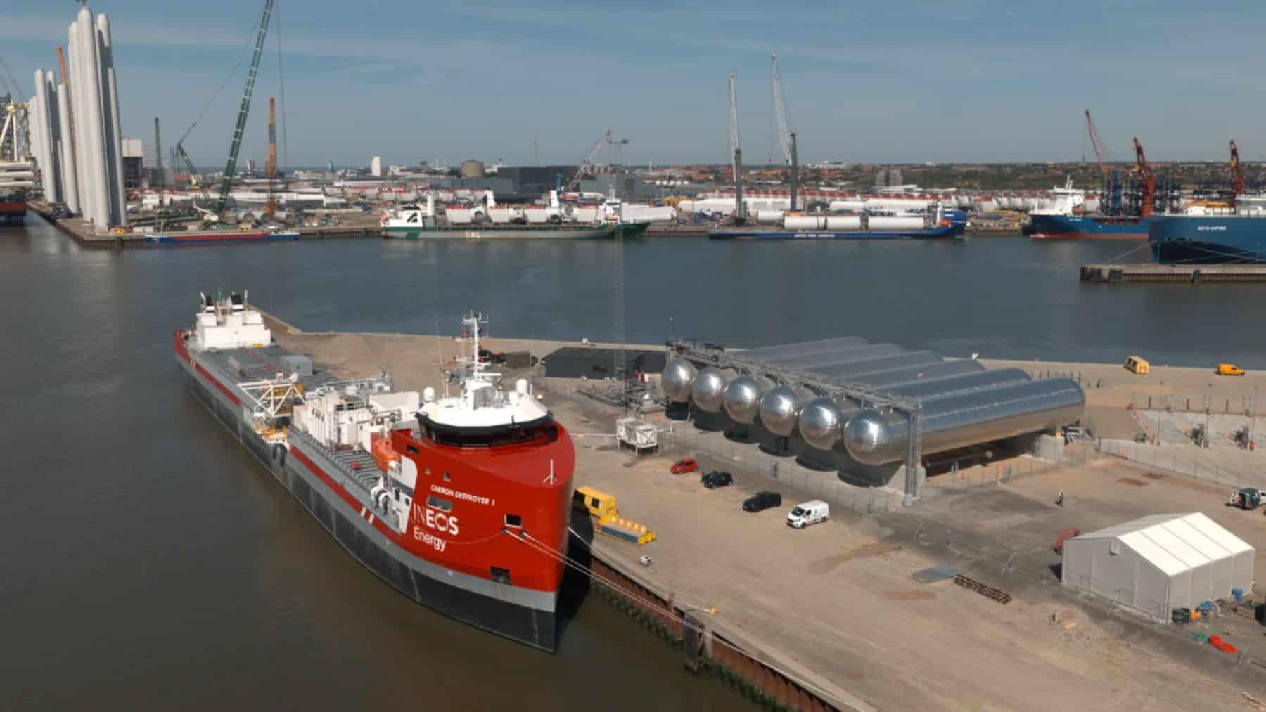 400.000 toneladas de CO₂ al año y un buque llamado Carbon Destroyer 1: INEOS estrena en Dinamarca el primer gran almacén de CO₂ de la UE para descarbonizar lo que no se puede electrificar