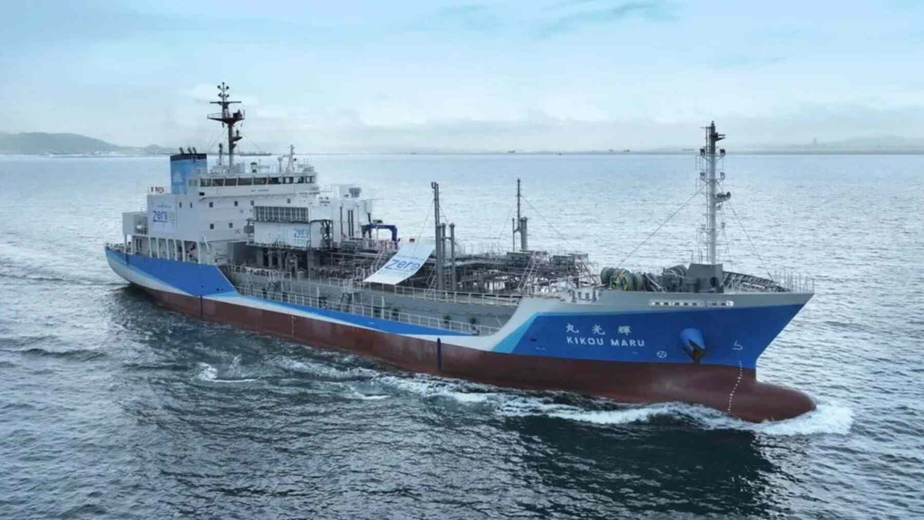 33 km, dos horas y 1,2 toneladas de CO₂ evitadas: Japón completa el primer viaje de demostración de un petrolero costero con motor de hidrógeno, y deja claro que el reto ya no está en el barco sino en el puerto