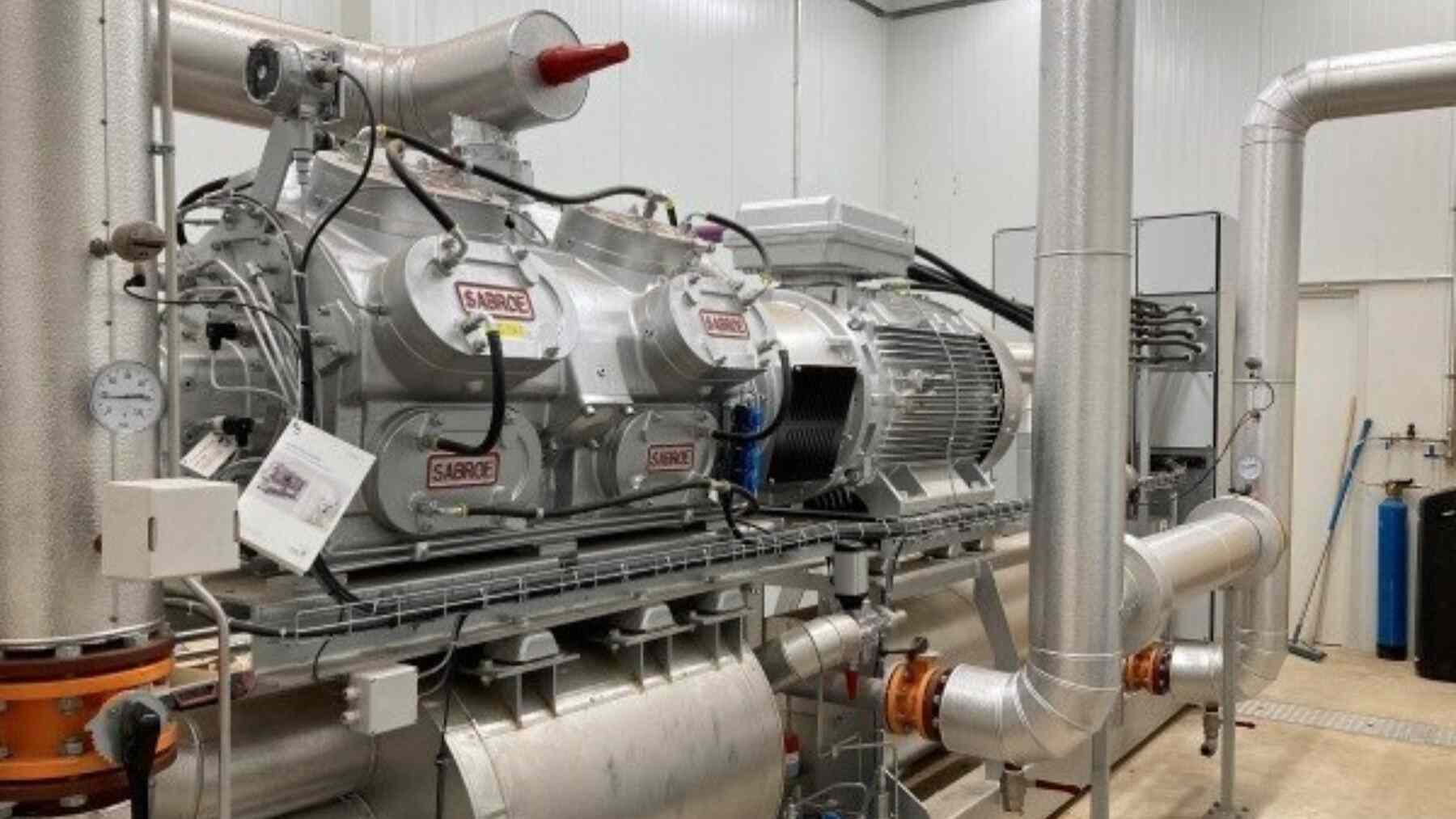 Calentar casas con agua de mar a temperatura casi helada: la empresa Kredsløb inaugura en Aarhus seis bombas de calor con COP de hasta 3,5, capaces de dar calefacción a 1.900 viviendas y refrigerar edificios comerciales en verano