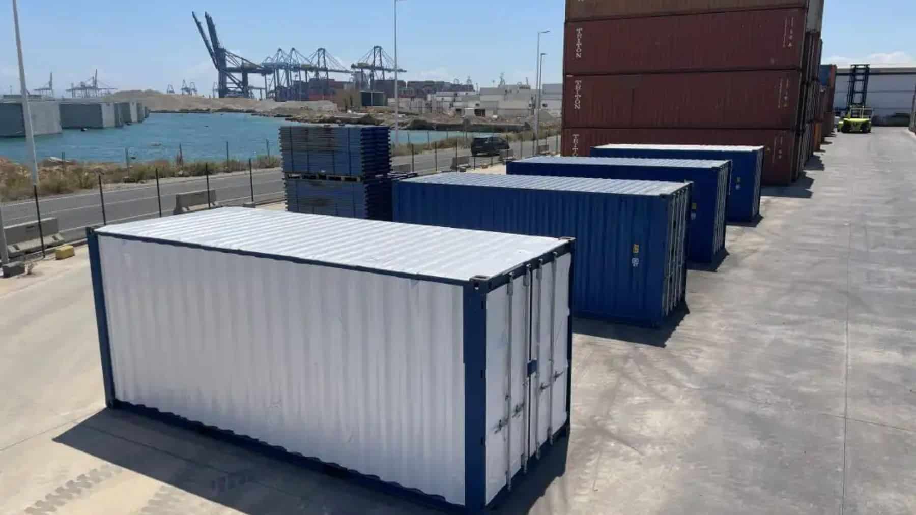 22 °C menos en el día más caluroso, 17,5 °C de media en el pico diario y cero vatios de consumo: el puerto de Valencia testa el film de refrigeración radiativa de Cooling Photonics y deja claro que la manta térmica convencional tiene los días contados