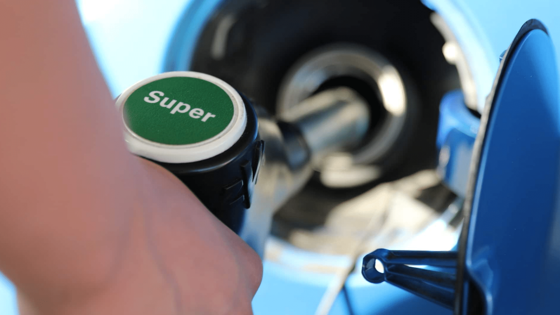 La UE prohibió el uso de este material tóxico en los coches y combustibles. Ahora una empresa lo ha convertido en oro gracias a la fusión nuclear y ha hecho tambalear las bolsas de medio planeta