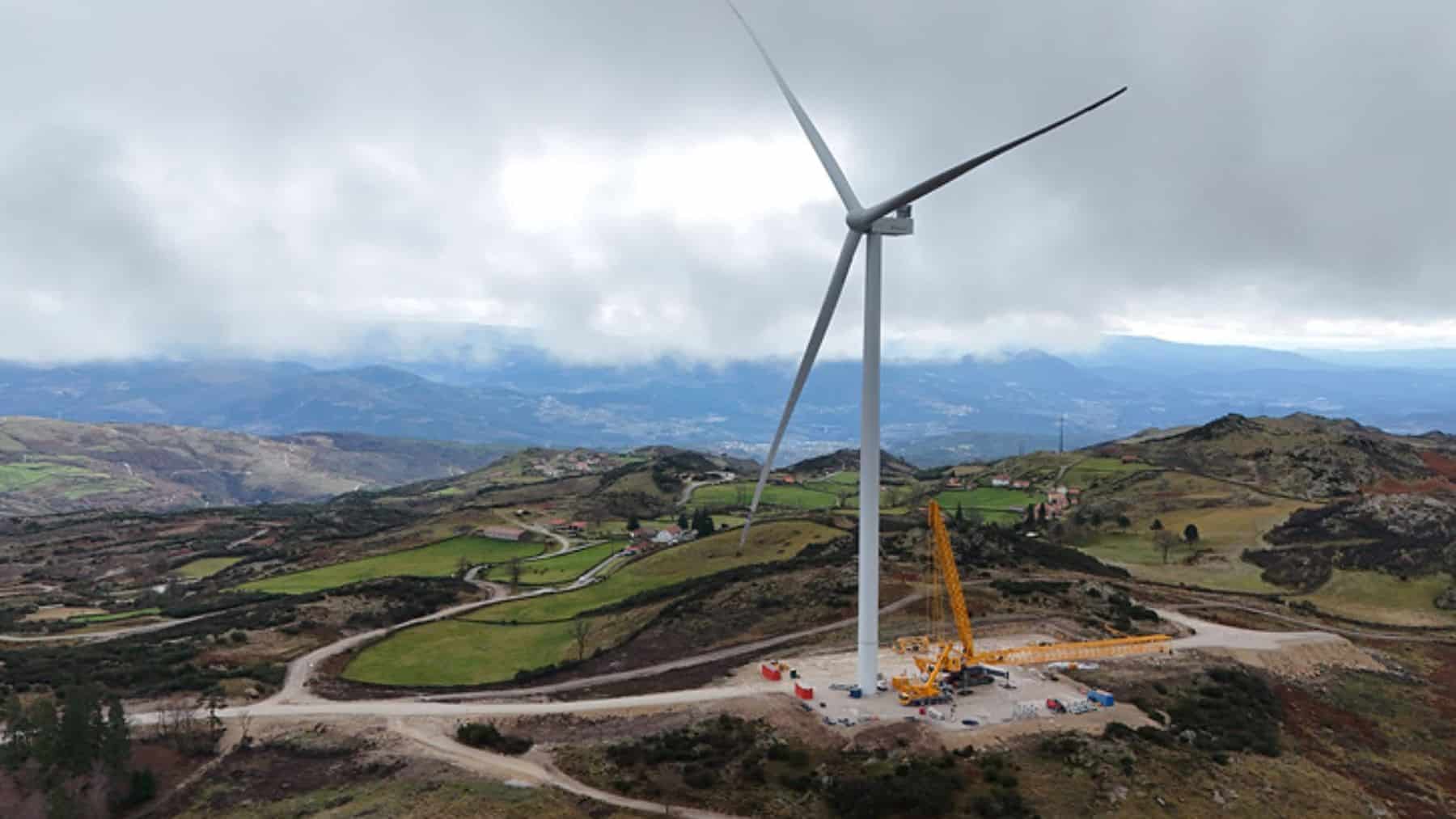 Tres presas, dos parques eólicos y una misma conexión a la red: el Tâmega combina 1.158 MW hidroeléctricos con 274 MW eólicos para producir 2.367 GWh anuales, evitar 1,2 millones de toneladas de CO₂ y ahorrar 160.000 toneladas de petróleo
