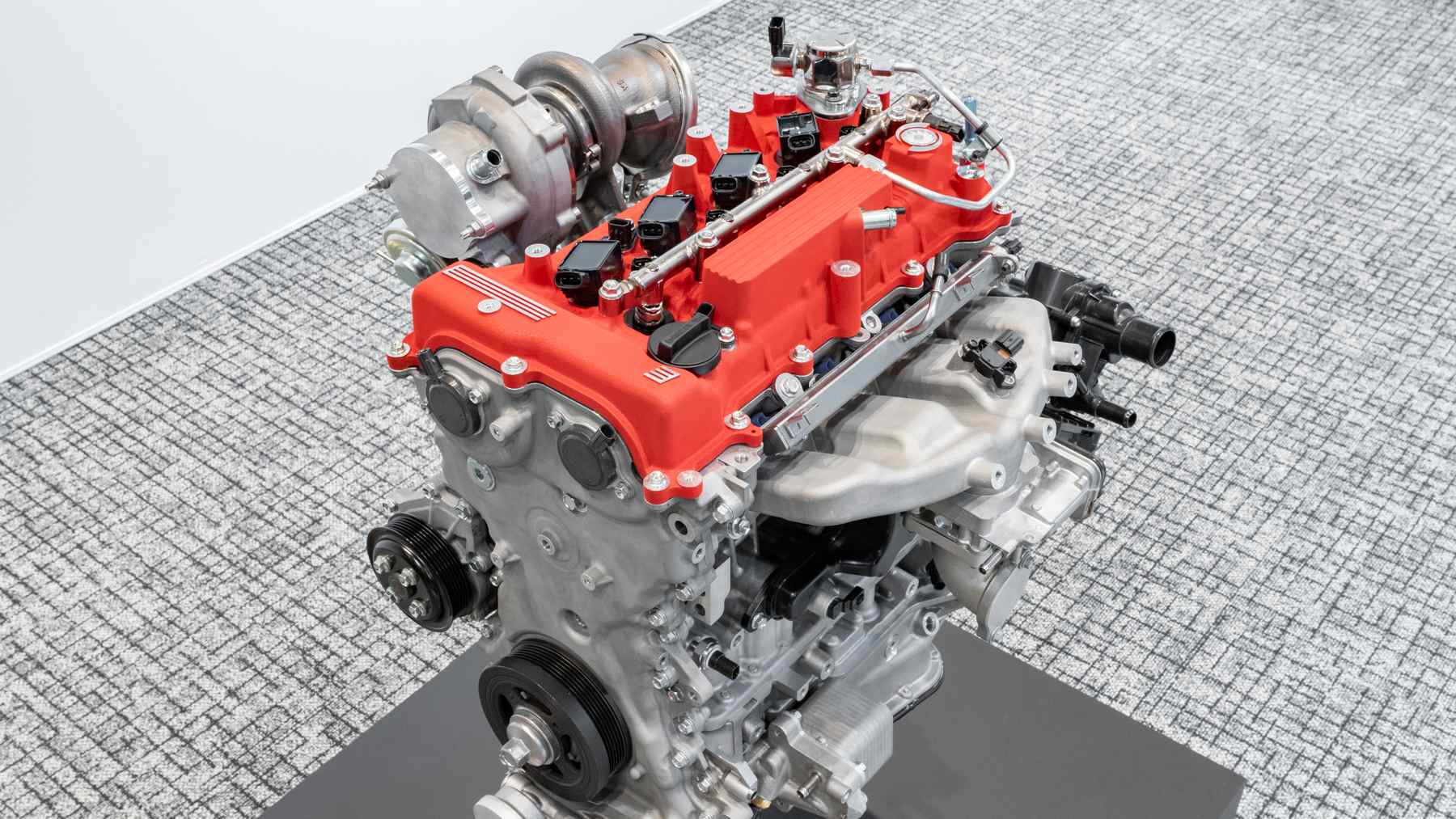 Toyota no piensa enterrar la gasolina: mete un 2.0 atmosférico nuevo de unos 200 CV en el GR86, el deportivo de tracción trasera que Europa echó por una norma de seguridad, y ya lo exprime en circuito