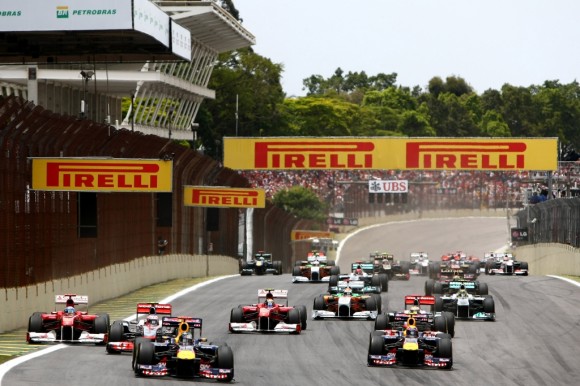 GP Brasil: Paripé de Red Bull y victoria de Mark Webber