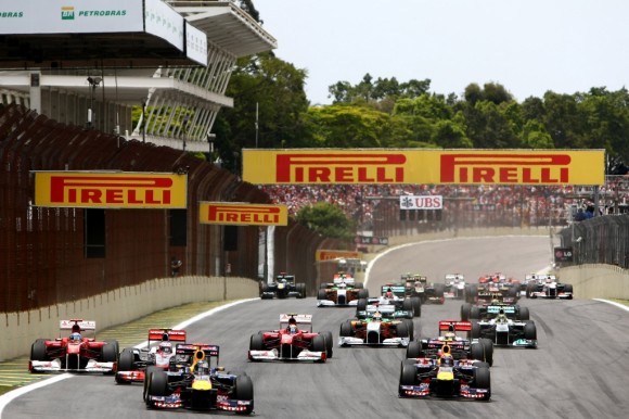 GP Brasil: Paripé de Red Bull y victoria de Mark Webber
