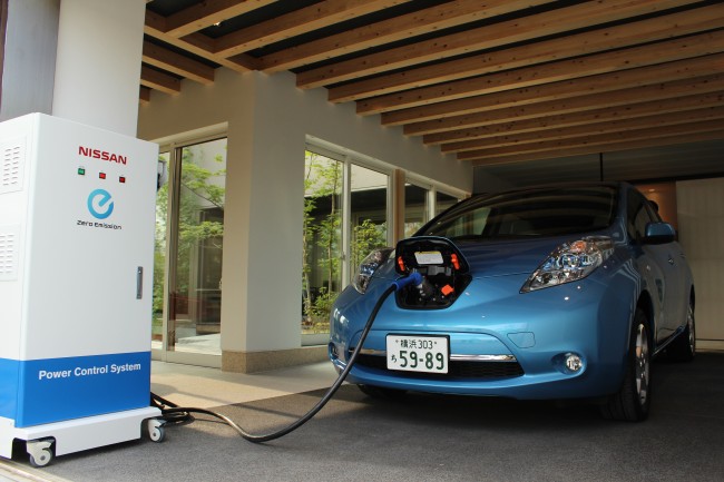 Nissan logra transferir energía eléctrica del coche a casa