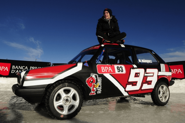 Marc Marquez se luce sobre cuatro ruedas en el hielo