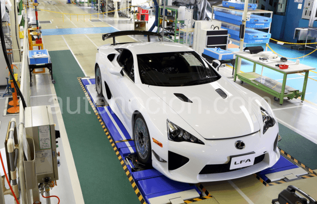 Sale de la cadena de producción el último Lexus LFA