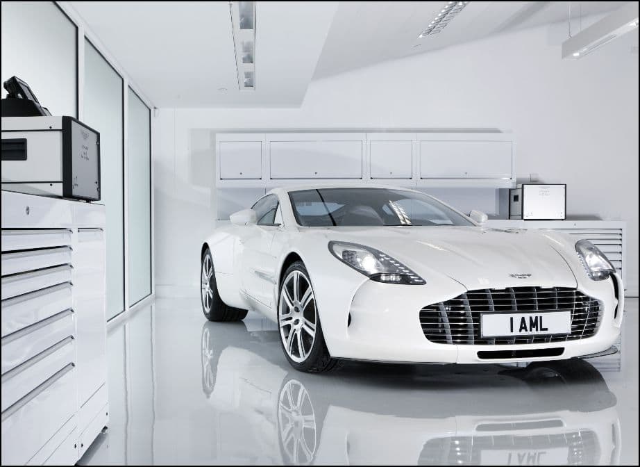 Megafactories presenta el Aston Martin One77