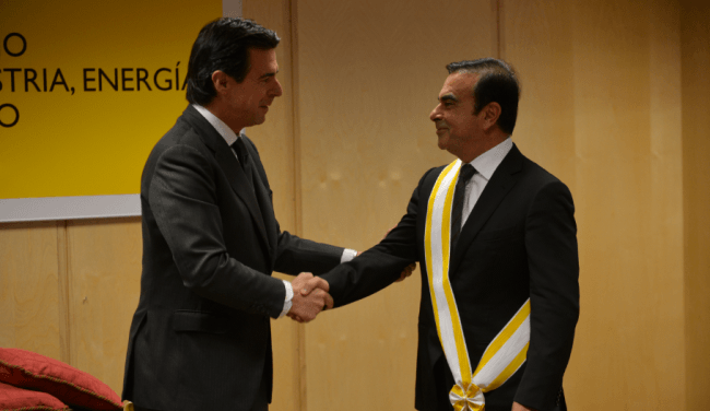 Carlos Ghosn recibe la Gran Cruz de la Orden de Isabel la Católica