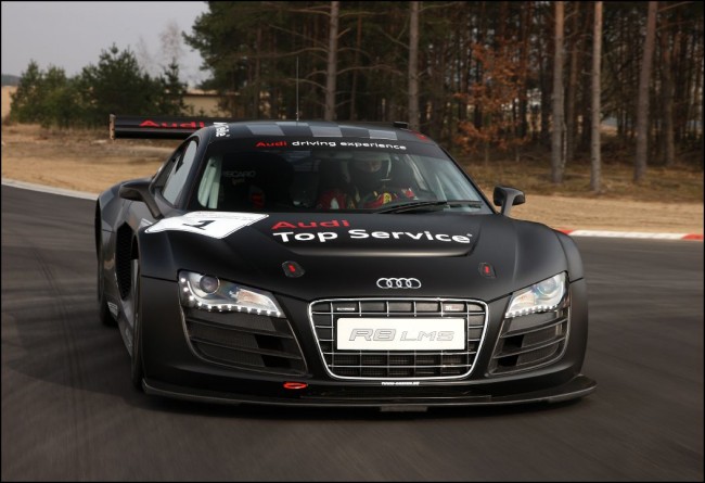 Casi tan real como conducir un R8 LMS