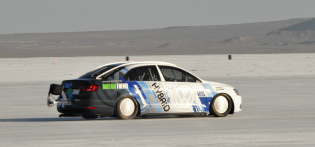 Volkswagen bate el récord de velocidad en una categoria especial con un Jetta Hybrid